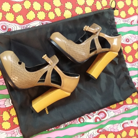 FENDI Tan and Yellow Platform Heels - Picture 2 of 12